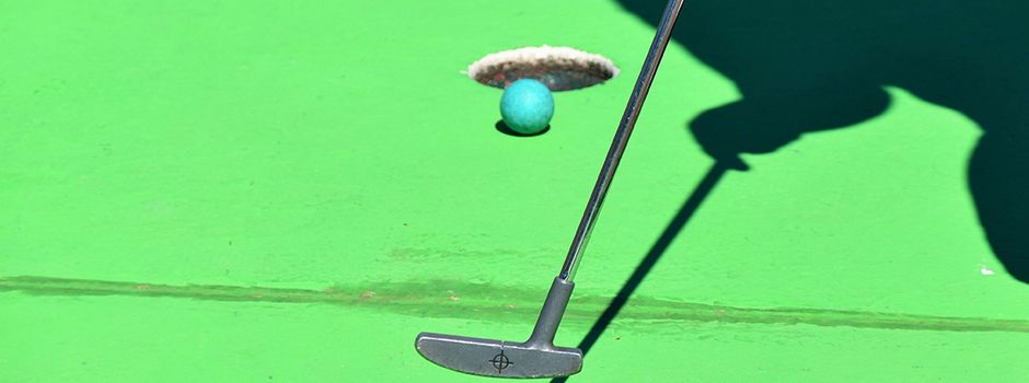 Einlochen unter freiem Himmel: Niersteiner Minigolfplatz startet in die Saison
