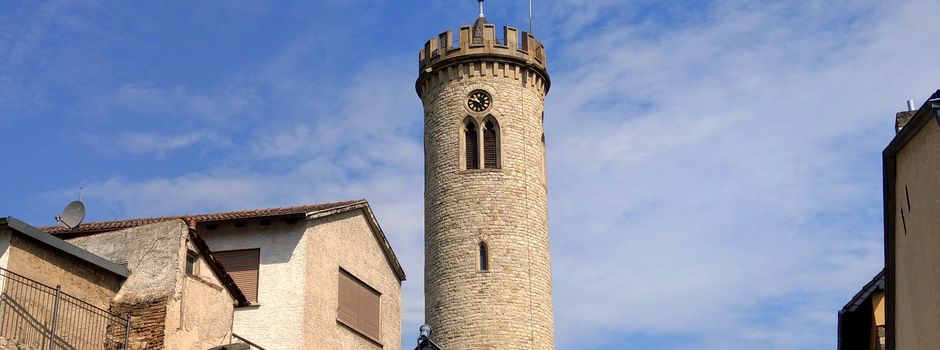 Uhrturm in Oppenheim: Außenbeleuchtung geht wieder  in Betrieb