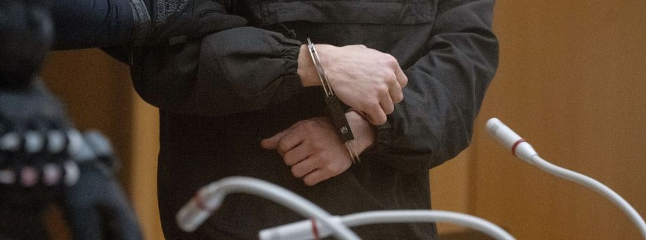 Lange Haftstrafe für Handgranaten-Wurf bei Trauerfeier 