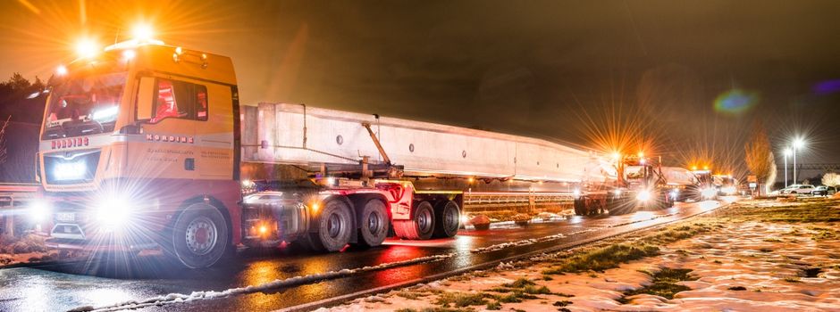 Anzeige: EUDUR-Schwertransporter mit 16 Spannbetonbinder durch Herzebrock