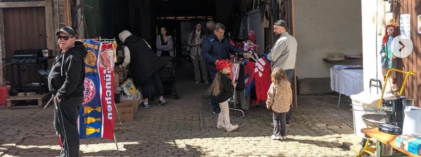 Sonnenschein und Schätzchenjagd: „Schwabsburg trödelt 5.0“ begeistert Besucher