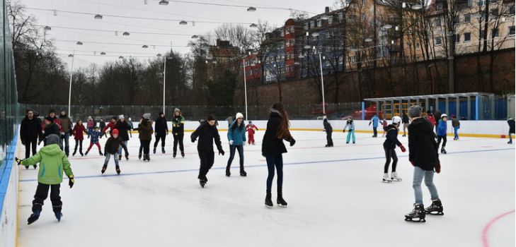 Die Eislaufsaison in Augsburg endet im März: Letzte Termine zum Schlittschuh fahren