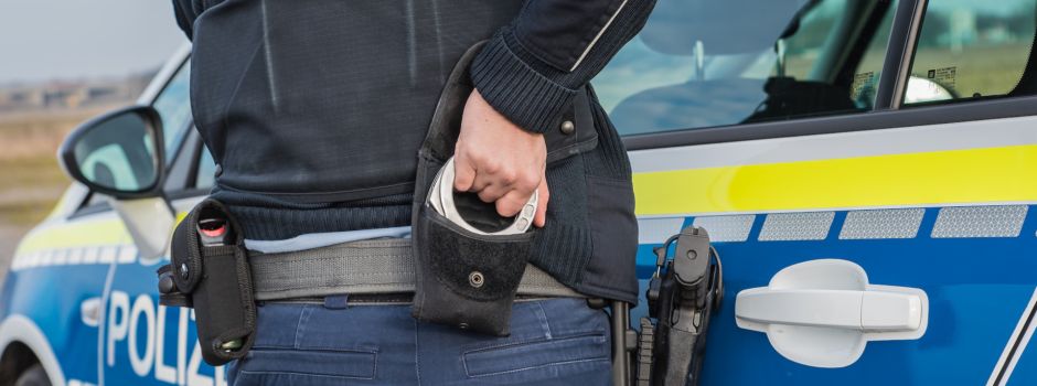 Polizeibeamte nehmen nach Einbruch in Schneverdingen vier Männer fest
