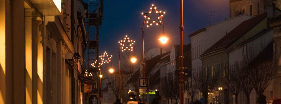 Ortsring Niederkassel lässt Niederkassel leuchten: Weihnachtsbeleuchtung für den Ortskern