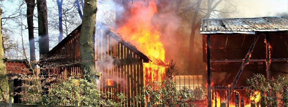 Großbrand: Rund 200 Feuerwehrleute kämpfen in Lünzen gegen die Flammen