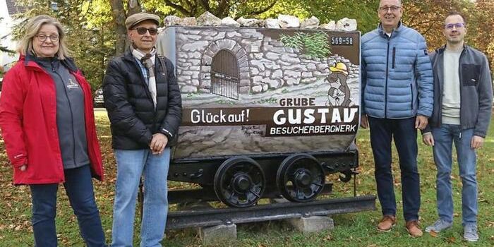 Lore wird zum Blickfang am Ortseingang von  Abterode