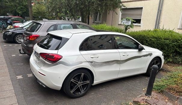 Unbekannte besprühen über 20 Autos in der Mainzer Neustadt