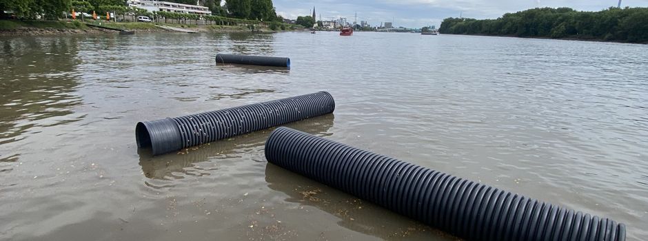 Kunststoffrohre bei Wiesbaden-Biebrich in den Rhein gespült