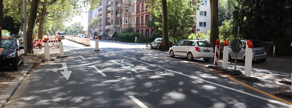 Rheinallee wieder vierspurig befahrbar