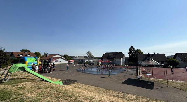 Sommerfest an der Schellenberg-Schule – Wasserdusche sorgt für Abkühlung