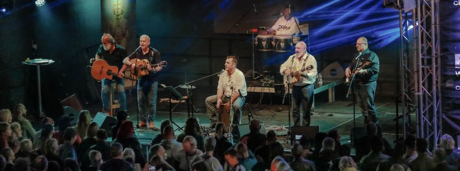 „Los Manolos“ bei Autokonzert in Bonn-Endenich
