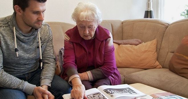 Erzähl mal Oma: Die letzten Zeitzeugen in Augsburg