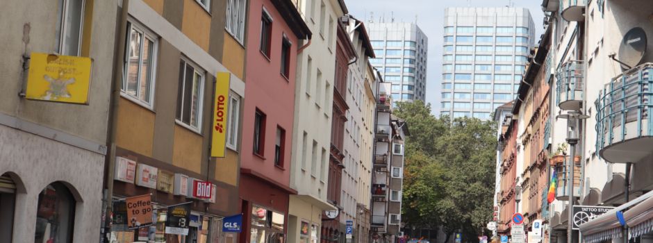 Männer im Bleichenviertel von zehn Leuten verfolgt und verprügelt