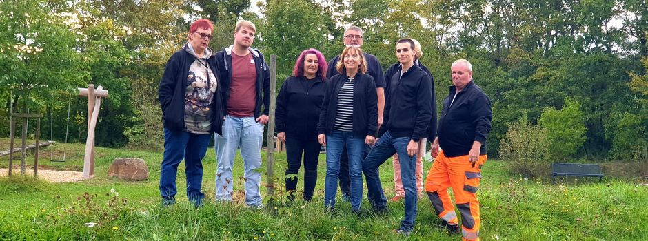 Theatergruppe nimmt an Baumpflanz-Challenge teil