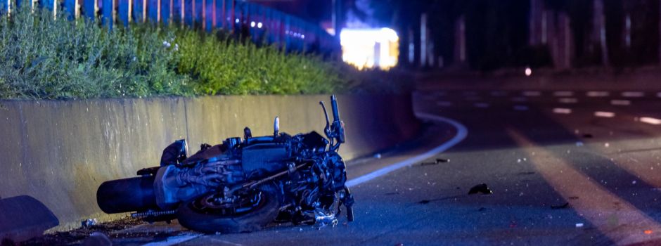 Gestürzt und vermutlich überfahren: Motorradfahrer stirbt auf A66 bei Wiesbaden