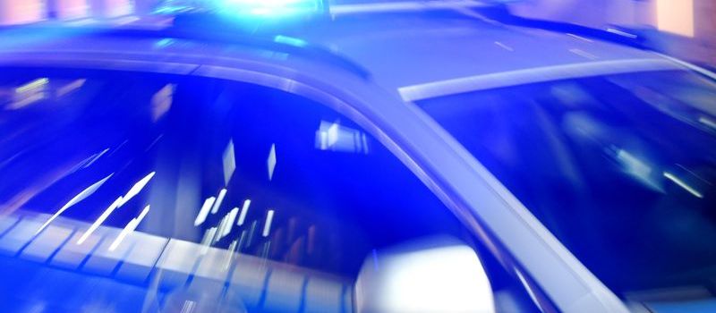 Kreis Mayen-Koblenz: Auto hebt an A61-Ausfahrt ab und fliegt gegen Baum