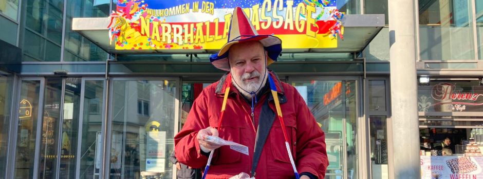 Hilmar (73) verkauft seit 59 Jahren Zugplaketten in Mainz