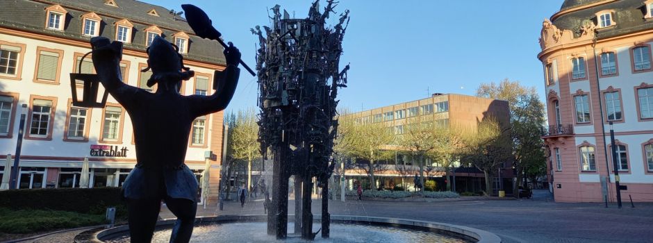 Mann schießt am Schillerplatz um sich