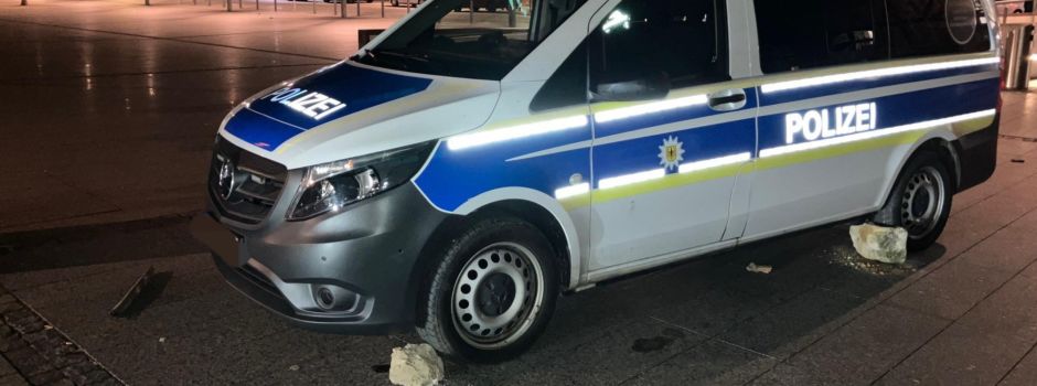 Mann (44) wirft Gegenstände auf Polizeiauto in Worms