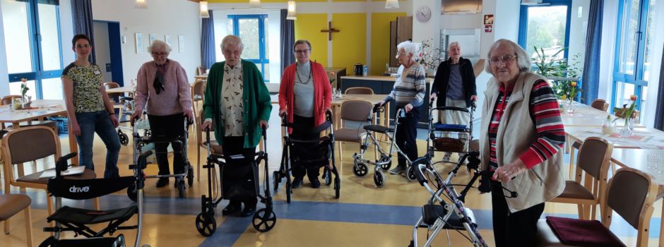 Sicher und selbstbewusst mit dem Rollator unterwegs - Mobilität und Sturzprävention