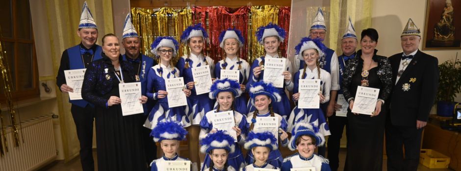Abzeichen-Regen beim Narrhalla-Familienfasching