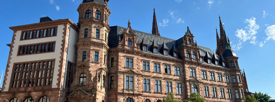 Fast verdoppelt: Personalkosten in Wiesbaden explodieren