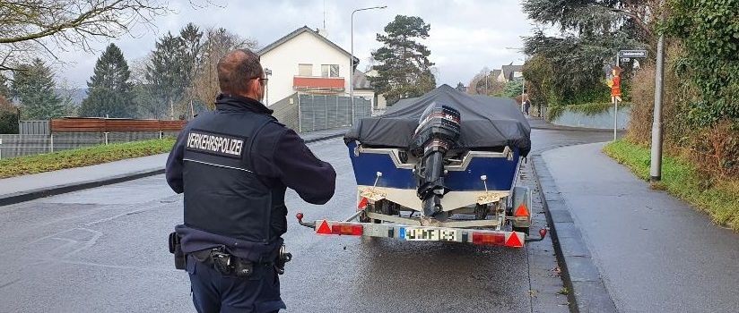 Wie Wiesbaden jetzt Wohnwagen und Anhänger von der Straße holen will
