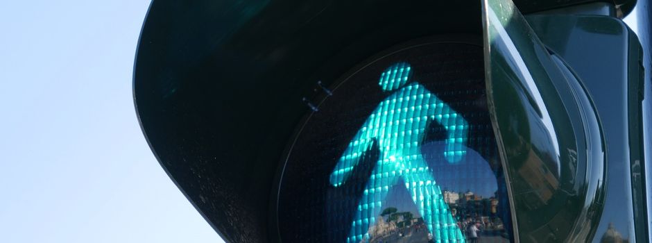 Von Rad erfasst: Wiesbadener Fußgängerin erleidet schwere Kopfverletzung