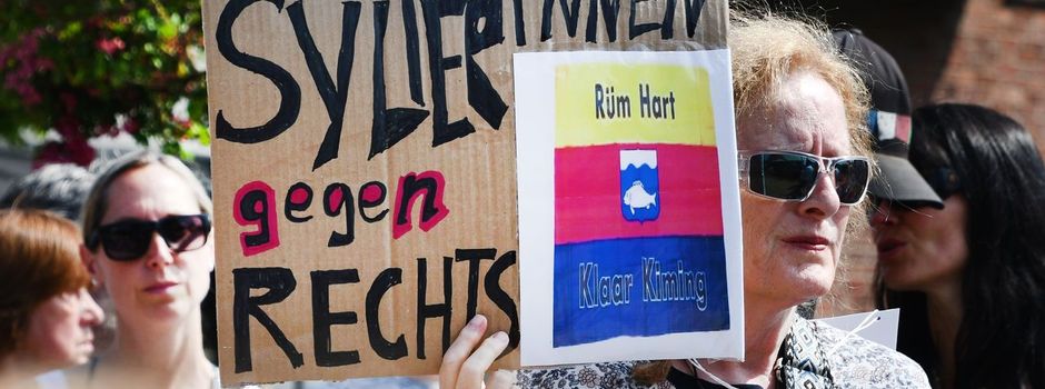 Dutzende versammeln sich zu Mahnwache auf Sylt