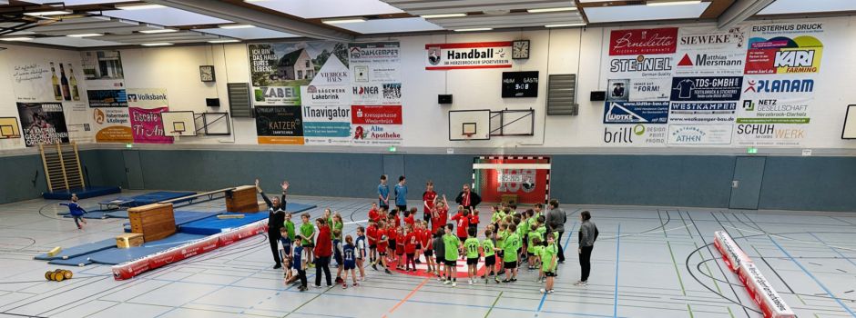 Kinder begeistern beim Handball-Spielfest in Herzebrock