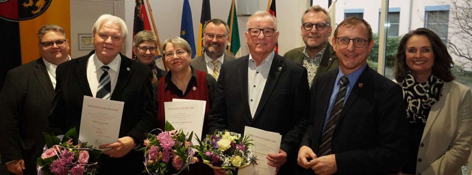 Würdigung für das Ehrenamt: Landrat zeichnet drei engagierte Bürger mit Landesehrennadel aus