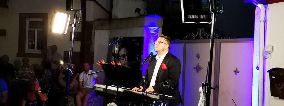 Weihnachts-WohnzimmerKonzert von Toby Bieker zu Gunsten der Tafel Oppenheim live auf YouTube am 23. Dezember