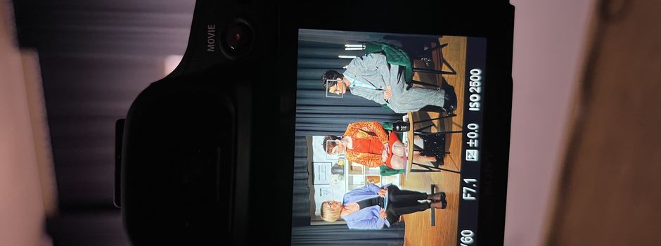 fröhlich bestattet. - Abendkasse