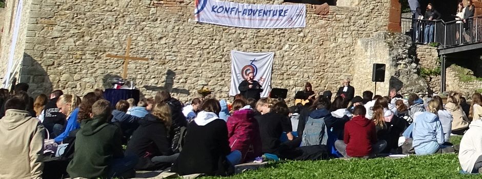 250 Jugendliche starten beim Konfi-Adventure unter dem Motto "Gerechtigkeit-Frieden-Nachhaltigkeit“ in Konfirmandenzeit