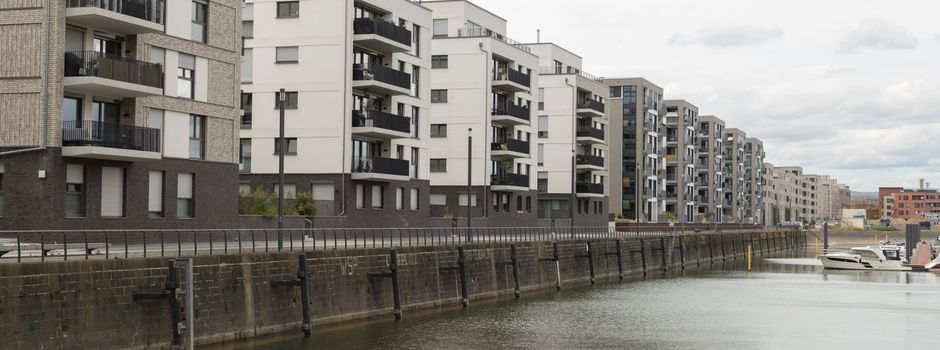 Streit um 30 Euro eskaliert: Männer greifen Taxifahrer in Mainz an