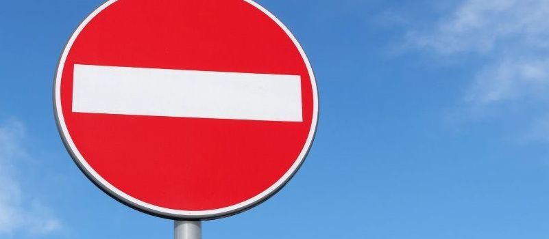 Veränderte Verkehrsführung an der Schillerstraße: Einbiegen von der Bergedorfer Straße in Richtung Markt verboten