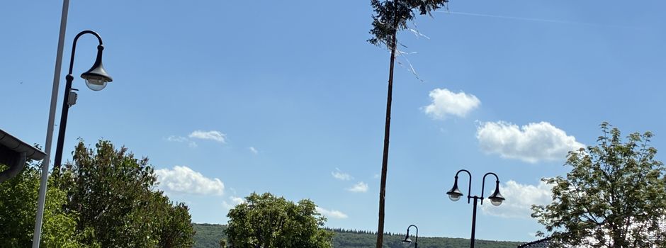 Maibaumstellen in Hain: Gemeinschaft erleben