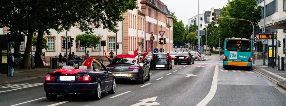 Türkei-Fans feiern Sieg mit Autokorsos in Mainz