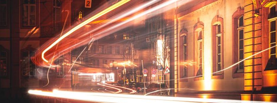 Gaustraße: Räuber zielt mit Pistole auf Kiosk-Betreiber