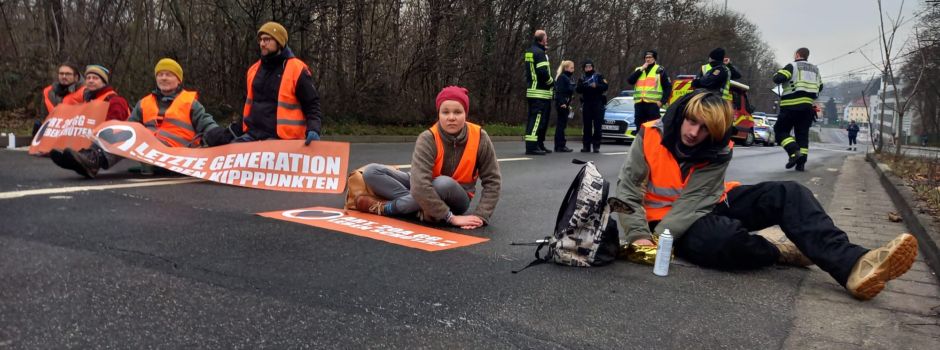 Werden sie es wagen: Crashen Klima-Kleber den Rosenmontagszug in Mainz?