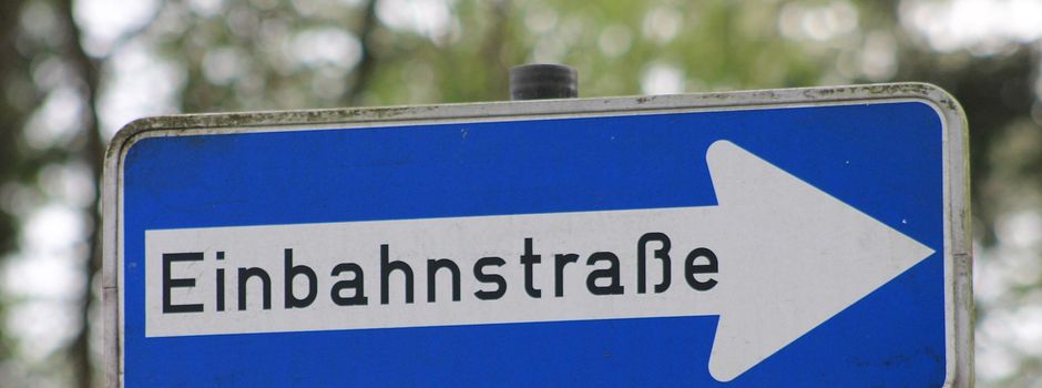 Gesundheitszentrum Frankenau  - Hinweis: Einbahnstraße zur Parkplatz-Zufahrt