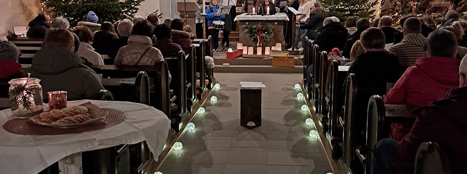 Adventsfenster in der Kirche 