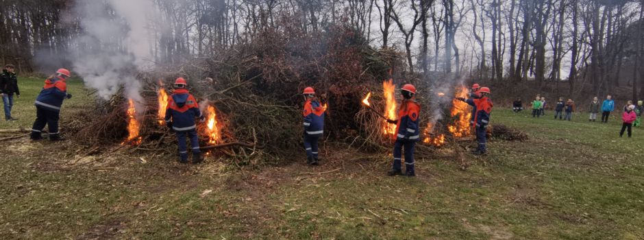 Osterfeuer in Hollen