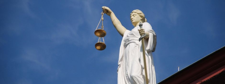 Waffenlager in Nastätten entdeckt: Jetzt steht der Besitzer vor Gericht