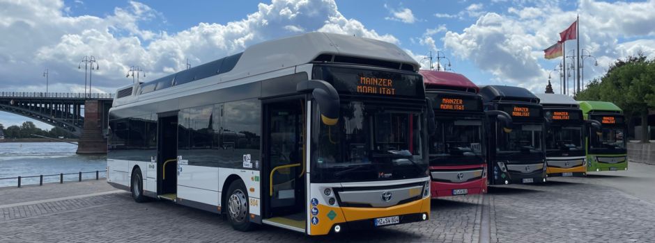 Neue Wasserstoffbusse fahren durch Mainz