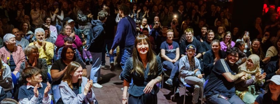 Linken-Politikerin Heidi Reichinnek sorgt für großen Andrang in Mainz