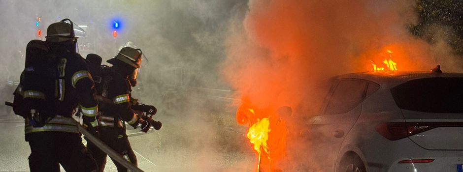 Auto brennt auf Autobahn bei Wiesbaden