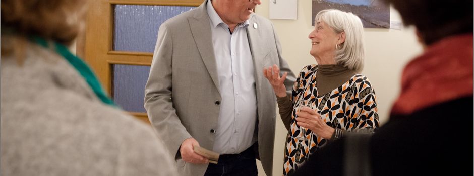 Retrospektive zur Vernissage „Alles Wasser, oder was?“ mit Werken von Rosi Höfer