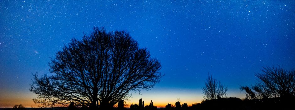 Mond und Sternenhimmel