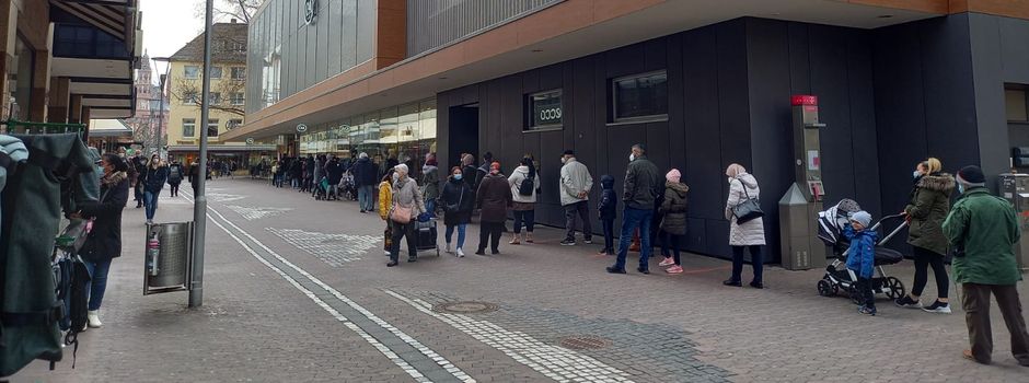 IHK-Chef freut sich über Schlangen vor Mainzer Geschäften